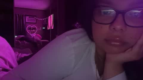 Snapshot of hxnnyyb chatting on 02-16-26, 04:19 Bex online show from 02-16-26, 04:19