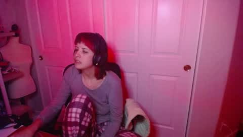 Snapshot of hxrmx_xtc chatting on 02-14-25, 06:56 herma online show from 02-14-25, 06:56
