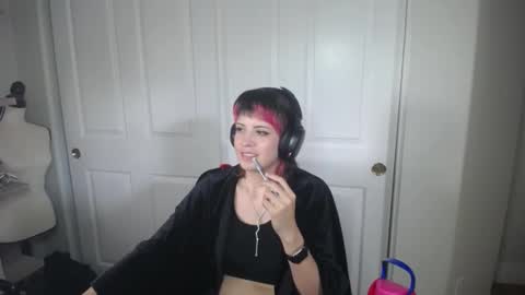 Snapshot of hxrmx_xtc chatting on 02-19-25, 09:03 herma online show from 02-19-25, 09:03
