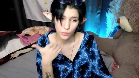 Snapshot of hyeon_jin chatting on 01-14-25, 03:01 Hyeon Jin online show from 01-14-25, 03:01