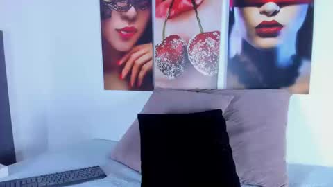 Snapshot of i_am_dolls chatting on 09-09-25, 07:46 The Dolls online show from 09-09-25, 07:46