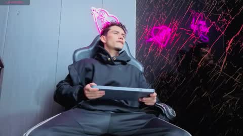 kelvis online show from 11-09-25, 08:34