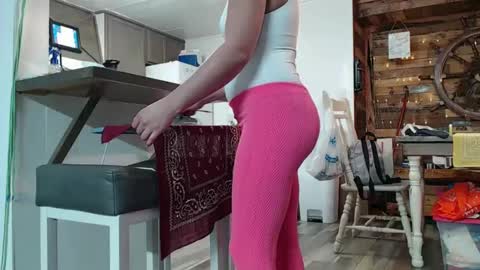 Snapshot of i_fetishize_u chatting on 02-06-25, 09:28 ShortStuff online show from 02-06-25, 09:28