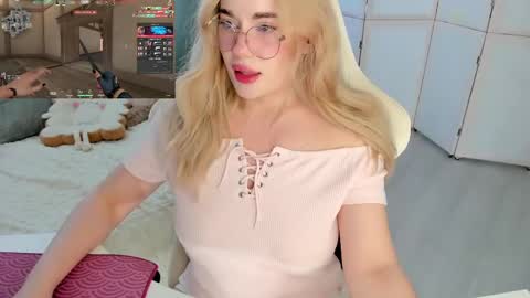 HiI am  EvaPVT is open  online show from 05-26-26, 01:40