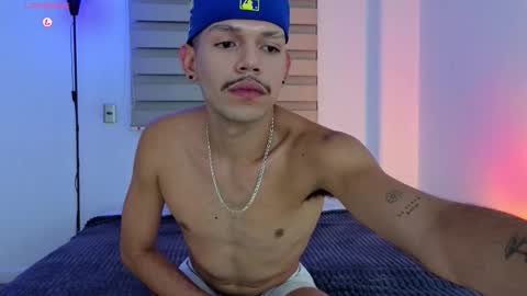 Snapshot of iam_angelxxx chatting on 11-10-25, 10:53 Angel online show from 11-10-25, 10:53