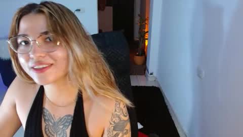DRACUPAU Independent model  online show from 09-15-25, 01:05