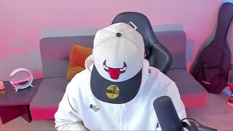 Light online show from 07-06-26, 12:40