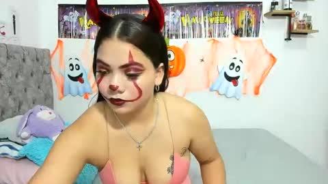 Snapshot of iam_mai chatting on 10-31-25, 10:00 iam_mai online show from 10-31-25, 10:00