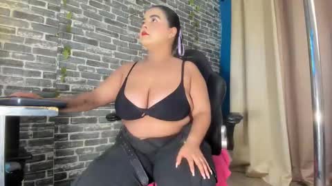 Snapshot of iam_samy chatting on 11-14-25, 11:31 Samy online show from 11-14-25, 11:31