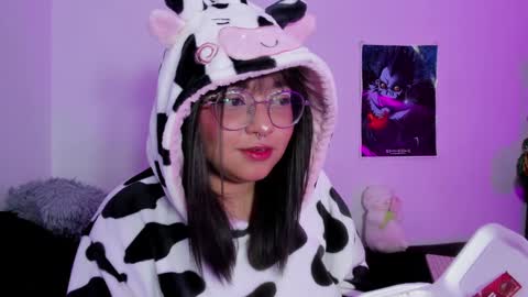 Snapshot of iam_zoechan chatting on 12-12-24, 08:25 Zoe 3 online show from 12-12-24, 08:25