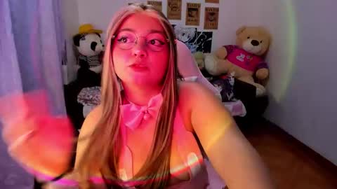 Snapshot of iam_zoechan chatting on 12-13-25, 11:54 Zoe 3 online show from 12-13-25, 11:54