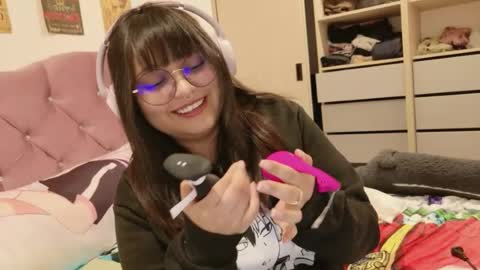 Snapshot of iam_zoechan chatting on 07-08-26, 02:49 Zoe 3 online show from 07-08-26, 02:49