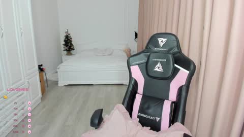 Cassie  STREAMS HERE EVERYDAY online show from 12-24-24, 12:00