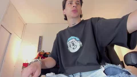 Snapshot of iammariano chatting on 12-17-25, 03:34 Mariano online show from 12-17-25, 03:34