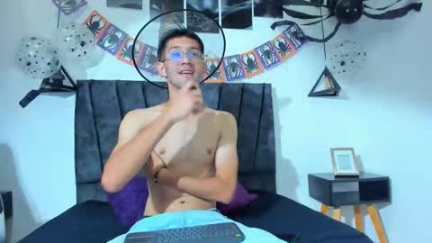 Ian Thompson online show from 10-11-25, 08:51