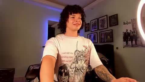 Snapshot of ian_versace chatting on 06-30-26, 04:08 Andres online show from 06-30-26, 04:08