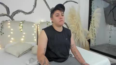 Snapshot of iangilbert chatting on 12-18-25, 07:25 ian online show from 12-18-25, 07:25