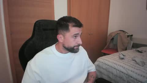 Snapshot of iberian_macho chatting on 10-18-25, 09:48 iberian_macho online show from 10-18-25, 09:48