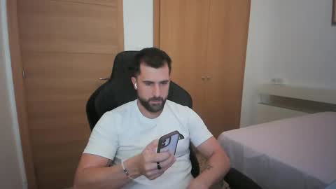 Snapshot of iberian_macho chatting on 10-23-25, 03:11 iberian_macho online show from 10-23-25, 03:11