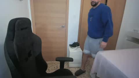 Snapshot of iberian_macho chatting on 11-15-25, 09:06 iberian_macho online show from 11-15-25, 09:06