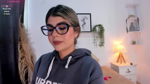 ice_y_abigail online show from 11-12-25, 12:05