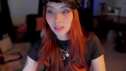 Snapshot of ichika__oto chatting on 09-22-25, 08:44 Natalia online show from 09-22-25, 08:44