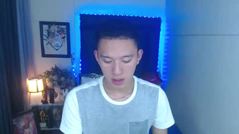 Snapshot of iconicmateo chatting on 01-09-25, 12:30 Mateo online show from 01-09-25, 12:30