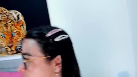 Snapshot of idaly_lovepussy chatting on 02-16-25, 12:19 idaly    online show from 02-16-25, 12:19