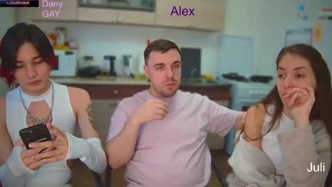 Julia and Mira online show from 12-05-24, 11:27