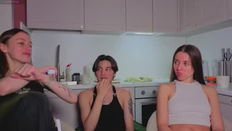 Julia and Mira online show from 11-27-25, 10:17