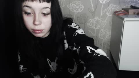 iiiiiiis online show from 11-11-25, 05:29