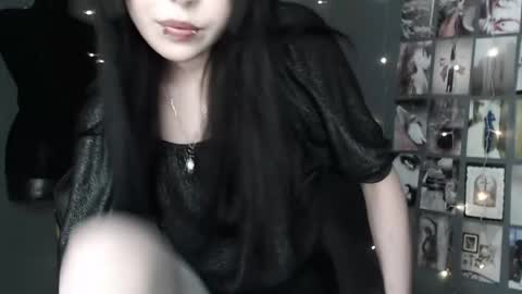 iiiiiiis online show from 04-23-26, 07:41