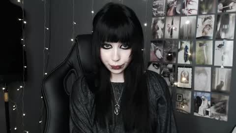 iiiiiiis online show from 04-23-26, 12:29