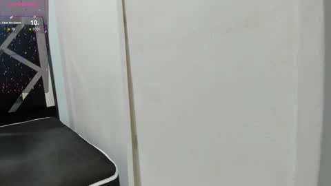 Isabella online show from 11-17-25, 12:44