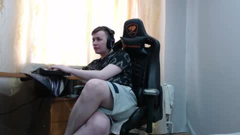Snapshot of iliaskrisloveee chatting on 04-28-26, 02:27 lord online show from 04-28-26, 02:27