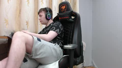 Snapshot of iliaskrisloveee chatting on 05-13-26, 12:08 lord online show from 05-13-26, 12:08