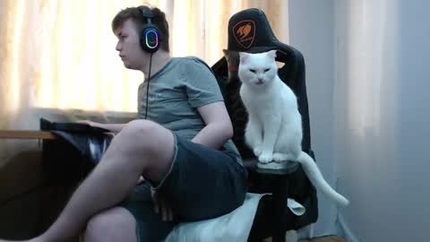 Snapshot of iliaskrisloveee chatting on 05-15-26, 01:23 lord online show from 05-15-26, 01:23