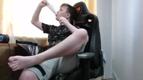 Snapshot of iliaskrisloveee chatting on 05-17-26, 06:44 lord online show from 05-17-26, 06:44