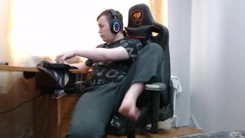 Snapshot of iliaskrisloveee chatting on 05-27-26, 01:57 lord online show from 05-27-26, 01:57