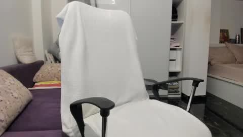 Bamby online show from 10-25-25, 05:19