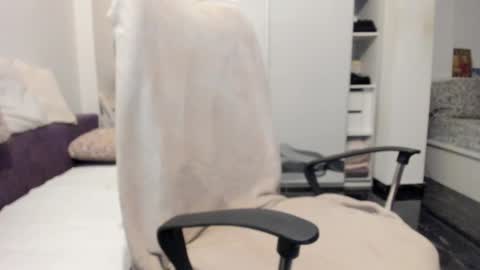 Bamby online show from 12-17-25, 05:41