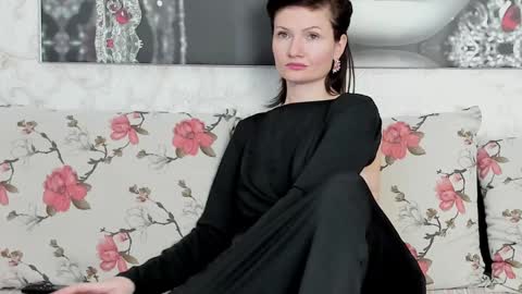 Snapshot of illegalbeauty87 chatting on 01-05-25, 01:56 Ingrid or more easier...Miss  GoDDess Mistress online show from 01-05-25, 01:56