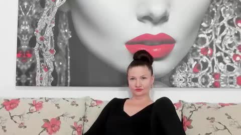 Snapshot of illegalbeauty87 chatting on 09-09-25, 11:04 Ingrid or more easier...Miss  GoDDess Mistress online show from 09-09-25, 11:04