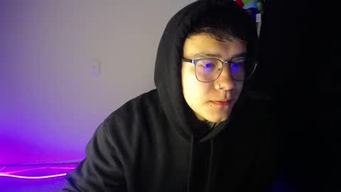 Snapshot of im__noah chatting on 03-05-25, 10:33 im__noah online show from 03-05-25, 10:33