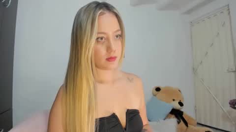 Snapshot of im_caro chatting on 05-28-26, 04:43 Caro online show from 05-28-26, 04:43