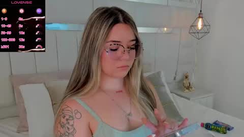 Snapshot of im_dalhia chatting on 01-17-25, 08:55 DAHLIA online show from 01-17-25, 08:55