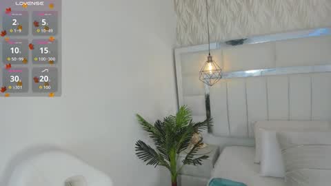 Snapshot of im_dalhia chatting on 10-27-25, 08:46 DAHLIA online show from 10-27-25, 08:46