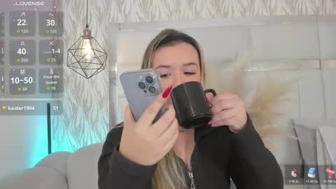 Snapshot of im_dalhia chatting on 12-01-25, 08:47 DAHLIA online show from 12-01-25, 08:47