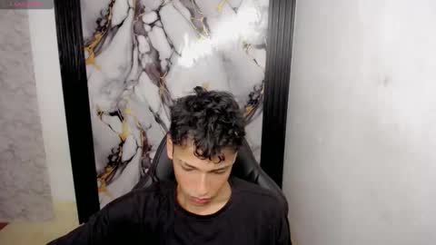 Snapshot of im_david01 chatting on 12-18-25, 02:56 im_david01 online show from 12-18-25, 02:56