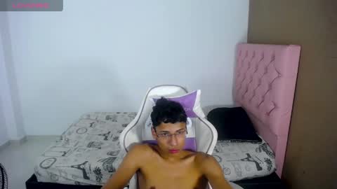 Snapshot of im_david01 chatting on 05-08-26, 11:54 im_david01 online show from 05-08-26, 11:54